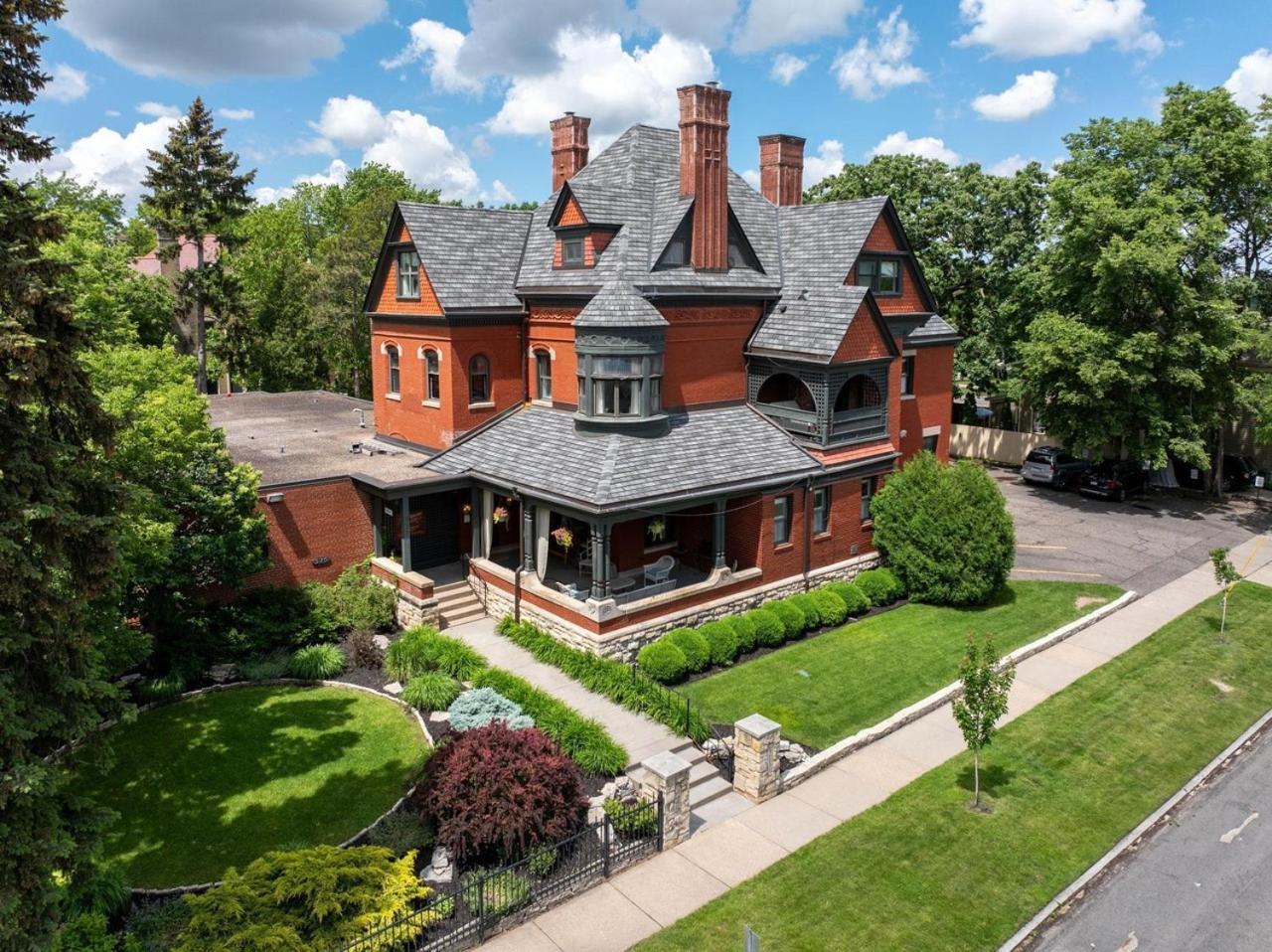 The New Victorian Mansion Bed & Breakfast Saint Paul Exteriér fotografie